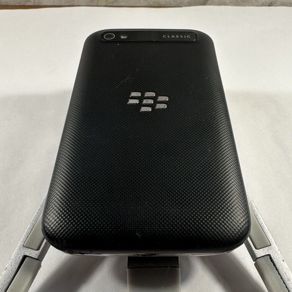 BlackBerry Classic Smartphone (Rogers/Fido) - Picture 2 of 6